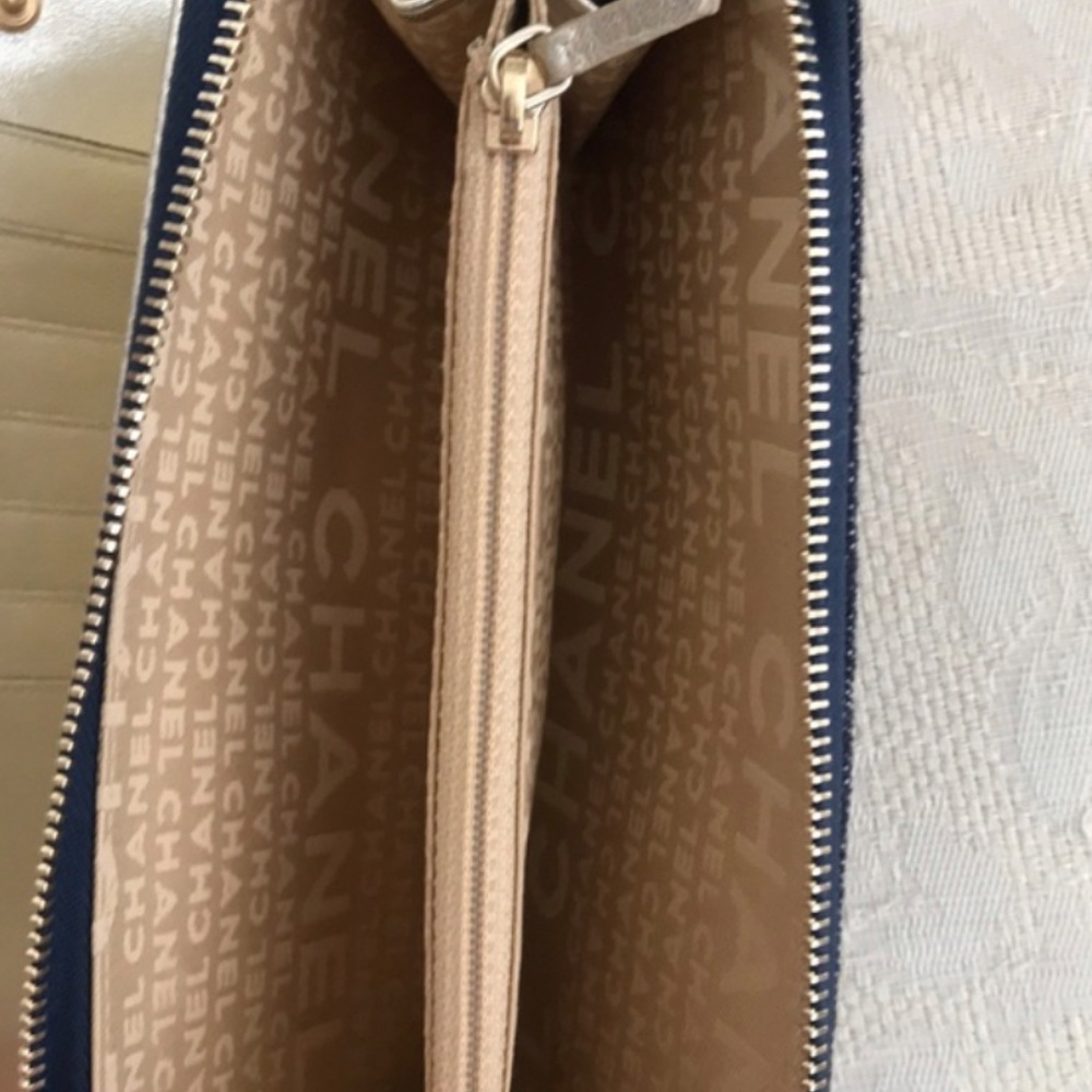 AUTHENTIC VINTAGECHANEL DENIM WALLET CLUTCH WITH GOLD HARDWARE AND THREAD DETAIL - Picture 4 of 4
